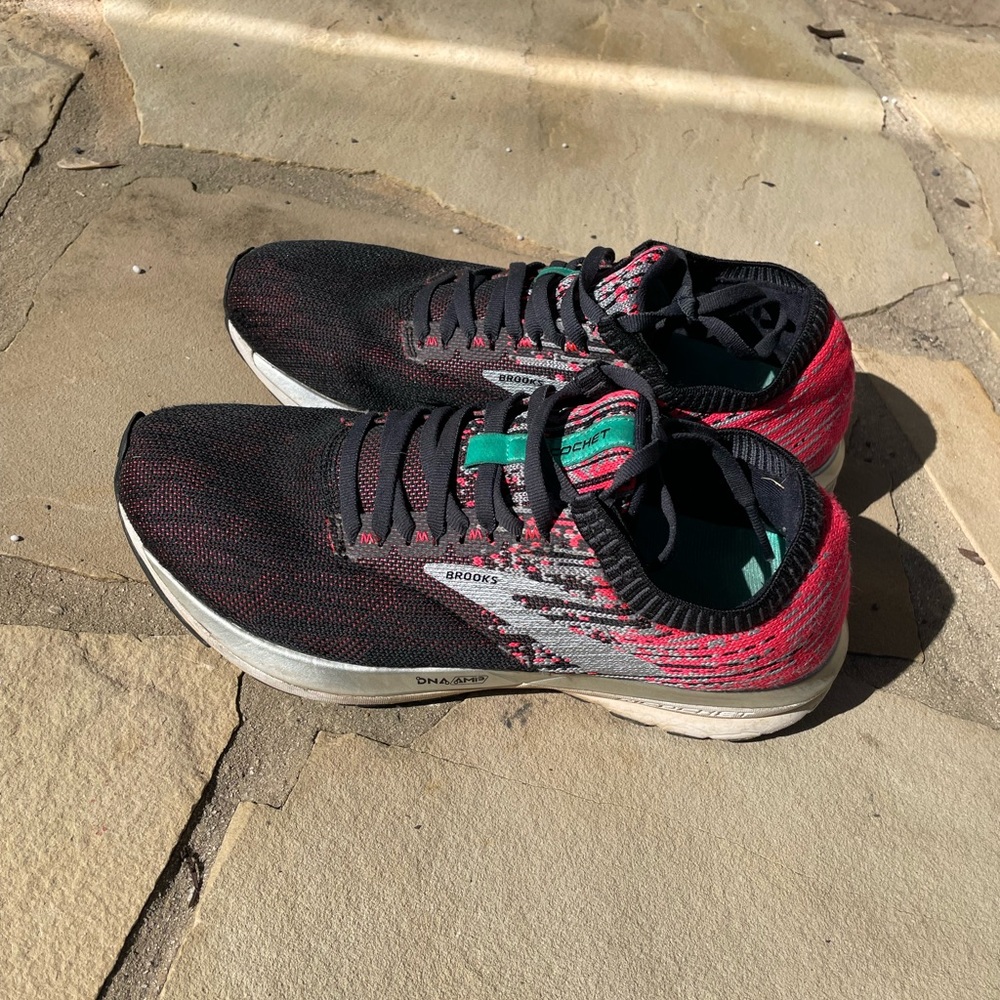 Brooks sneakers with box